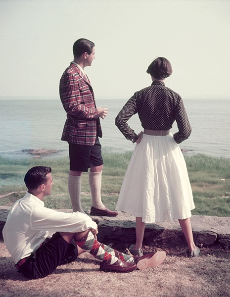 Внимание на гольфы:клетка &ldquo;аргайл&rdquo; в серо-бордовых цветах