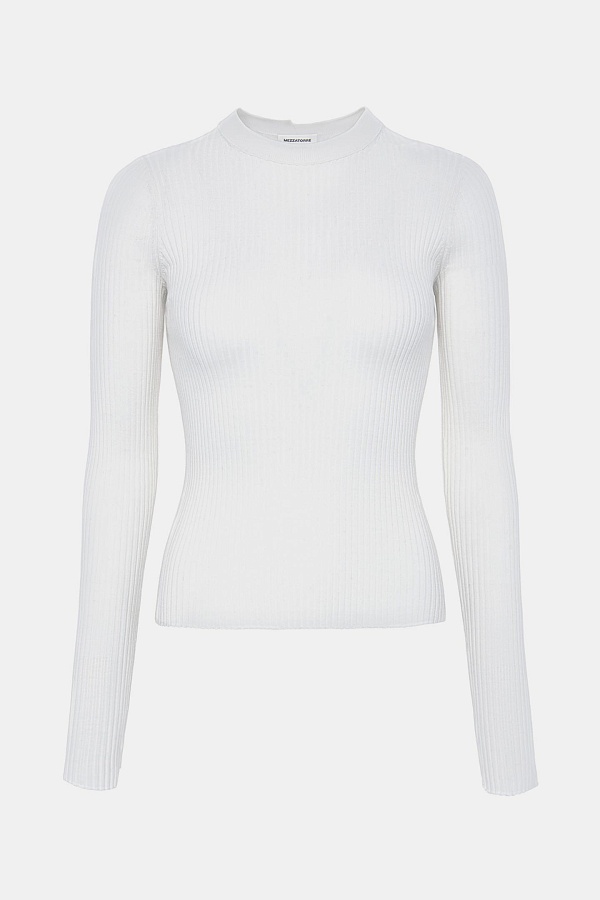 Белая рубашка в декабре: 5 кэжуал-образов. Фото 3