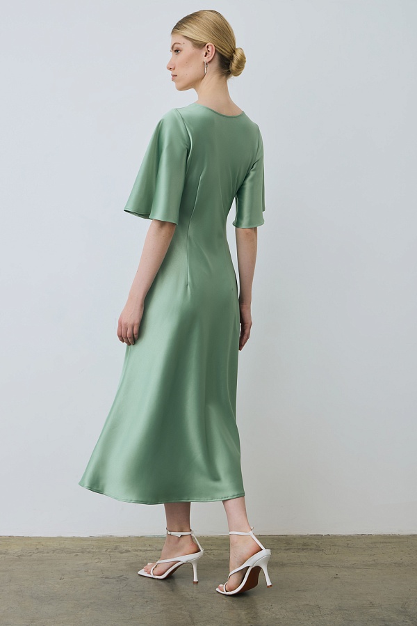 На любой вкус и цвет: 10 платьев, в которых можно провести 8 марта. Фото 1