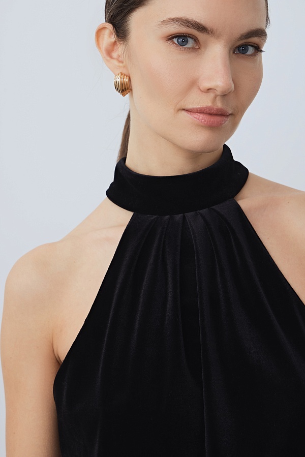 Как носить открытые силуэты весной-2025? Фото 1