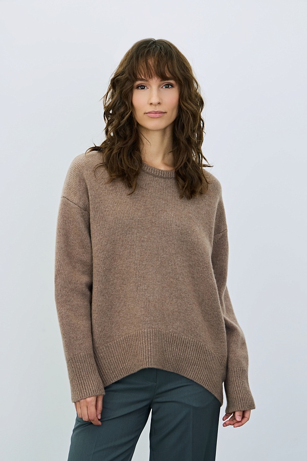 Белая рубашка в декабре: 5 кэжуал-образов. Фото 1