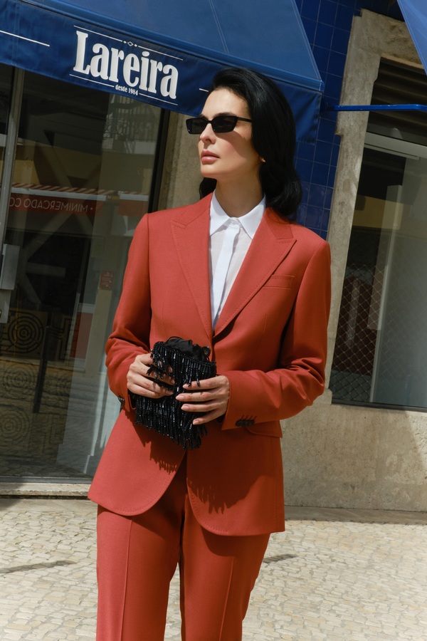 Главный силуэт осени-2025: почему мода снова влюбляется в строгость. Фото 1