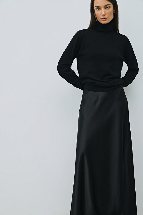 Роскошь вне времени: как носить шелк в повседневной жизни и не выглядеть слишком нарядно. Фото 1 