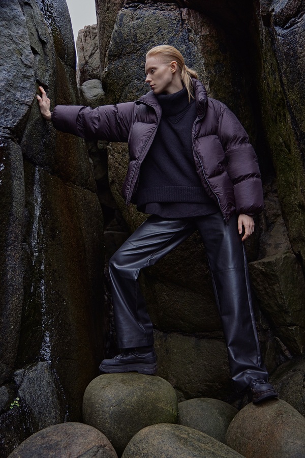 Как сочетать плотные фактуры, не перегружая образ. Фото 4