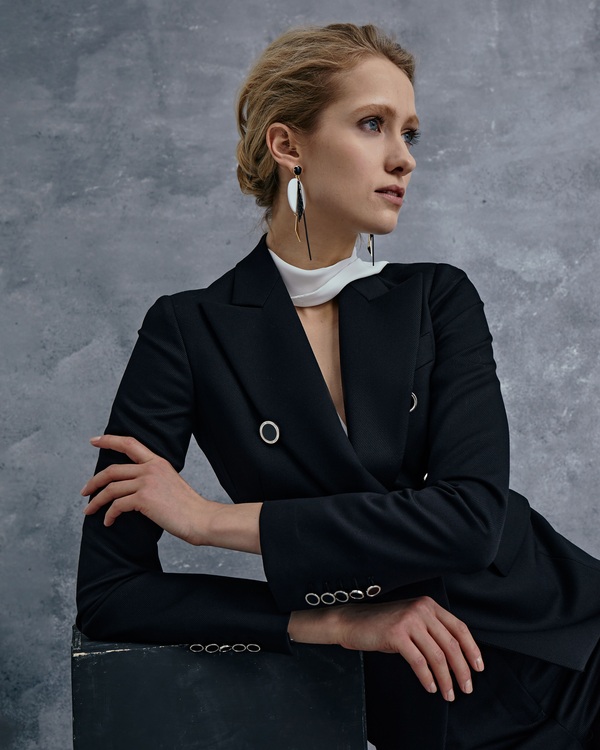 Роскошь вне времени: как носить шелк в повседневной жизни и не выглядеть слишком нарядно. Фото 3