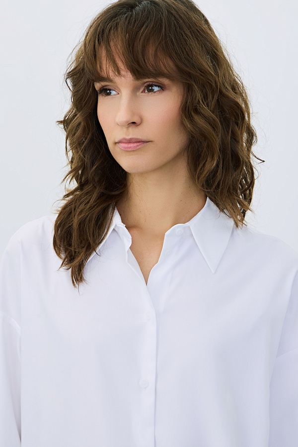 Белая рубашка в декабре: 5 кэжуал-образов. Фото 6