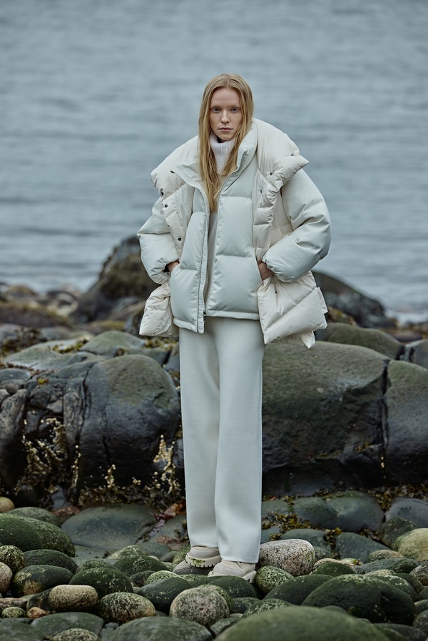 Как сочетать плотные фактуры, не перегружая образ. Фото 3