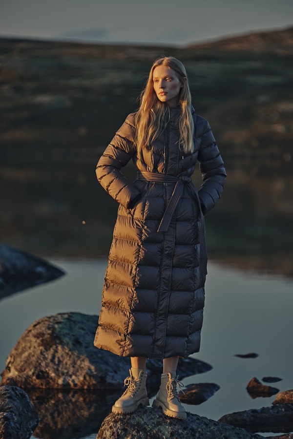 5 видов пуховиков, которые можно носить с платьями и юбками.  Фото 1