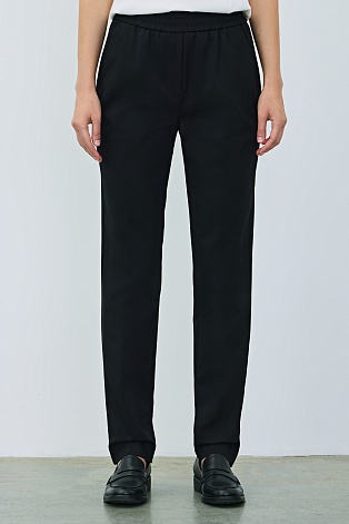 Зауженные брюки из модала на резинке, черные