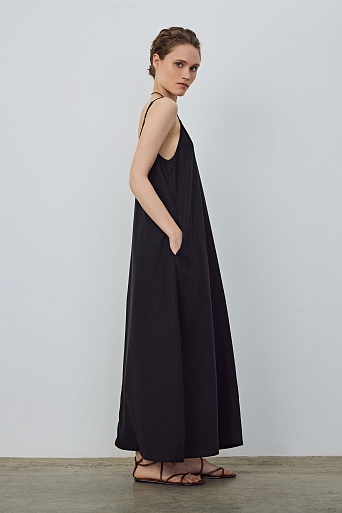 Платье А-силуэта на бретельках, черное