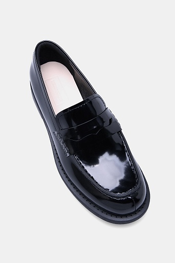 Лоферы из лаковой кожи, черные
