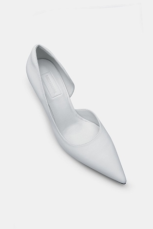 Туфли на каблуке-рюмочке белые