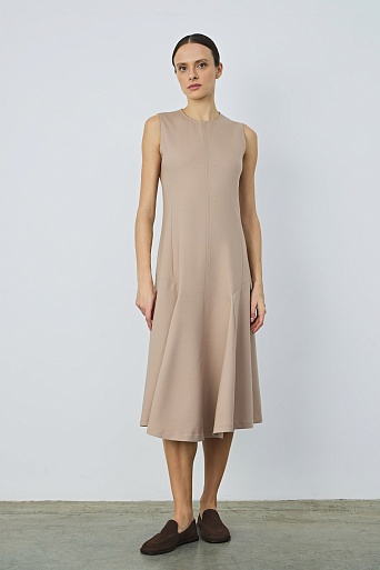 Платье без рукавов с расклешенным низом, бежевое