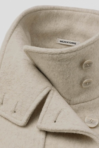 Пальто с воротником-стойкой и кокеткой, цвет овсяное молоко