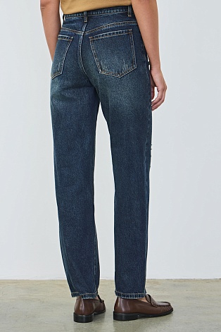 Зауженные джинсы с потертостями, темно-синие