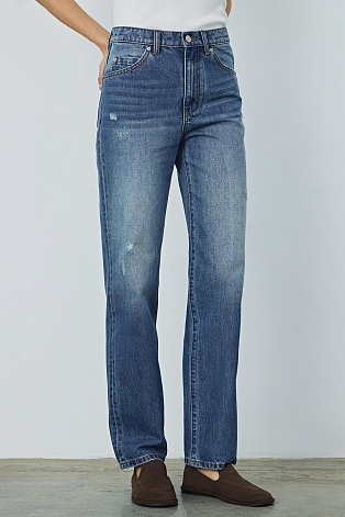 Прямые джинсы с потертостями, голубые