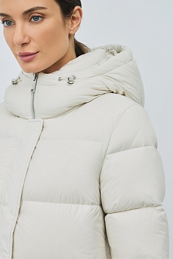 Длинный пуховик с капюшоном, молочный
