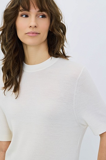 Тонкий джемпер из шерсти с коротким рукавом, молочный