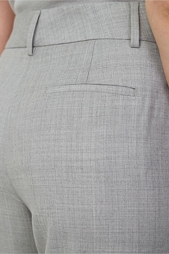 Прямые брюки со стрелками, цвет светло-серый TYRA