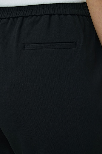 Зауженные брюки из модала на резинке, черные