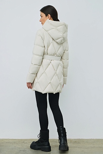 Удлиненный пуховик с ромбовидной стежкой, молочный