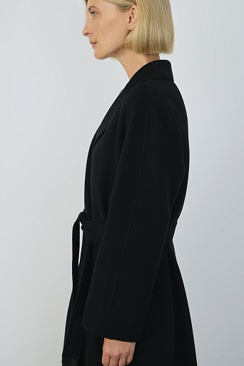 Пальто на поясе, черное
