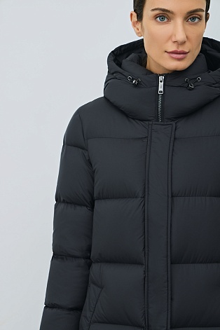 Длинный пуховик с капюшоном, иссиня-черный