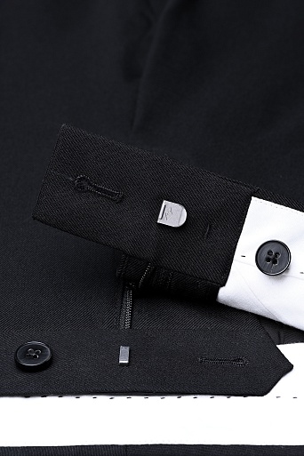 Зауженные брюки со стрелками, черные