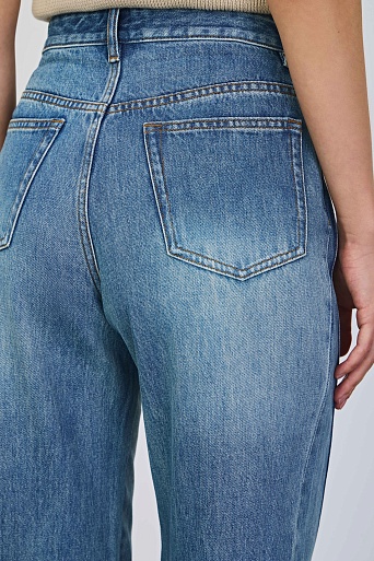 Джинсы с диагональными швами, голубые с потертостями