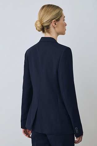 Жакет на одной пуговице темно-синего цвета