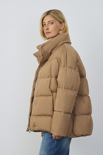 Пуховик с воротником-стойкой, карамельный