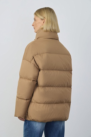 Пуховик с воротником-стойкой, карамельный