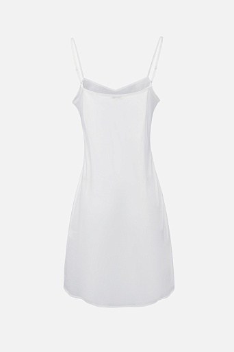 Белое платье на бретелях