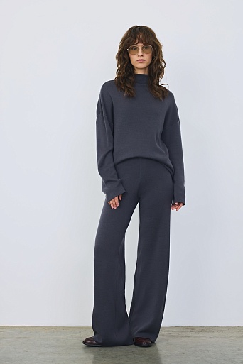 Трикотажный костюм из шерсти, темно-серый