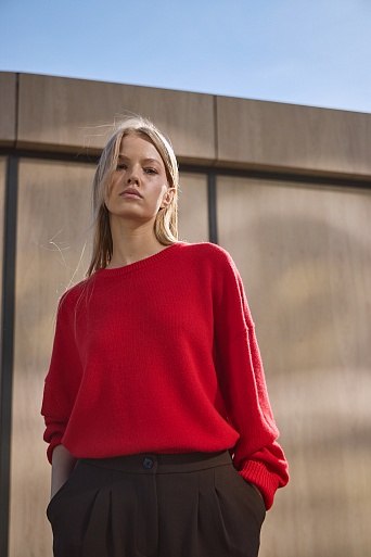 Джемпер оверсайз красного цвета