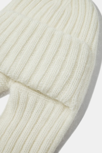 Шапка-ушанка в рубчик с ангорой, молочная