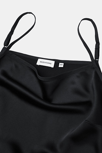 Атласное платье на бретельках, черное