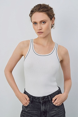 Топ-майка с контрастной отделкой, белый