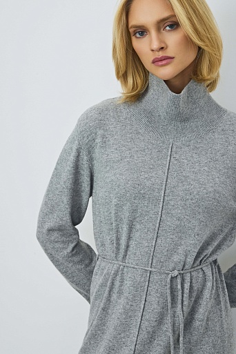 Трикотажное платье с пояском, светло-серое