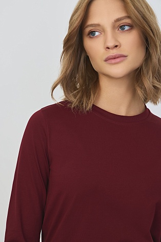 Базовый лонгслив винного цвета