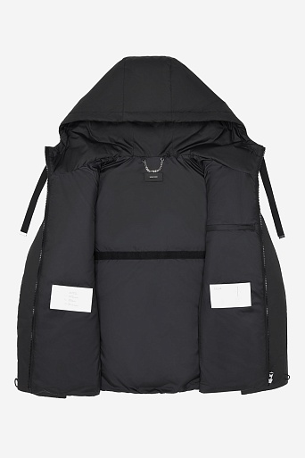 Куртка на молнии, черная