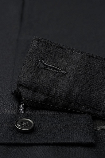 Прямые брюки со стрелками, черные MARIA