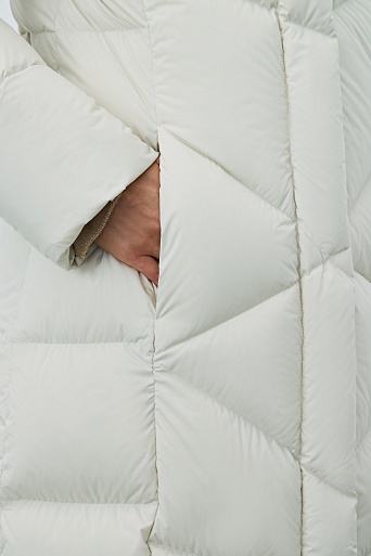 Длинный пуховик со стежкой треугольниками, белый