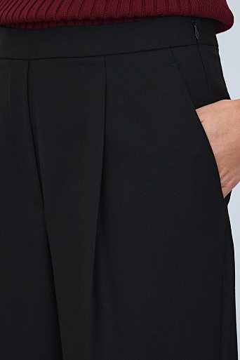 Свободные прямые брюки с защипами, черные