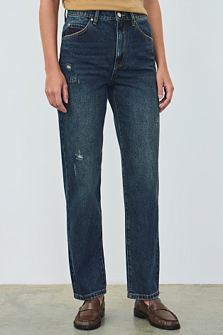 Зауженные джинсы с потертостями, темно-синие