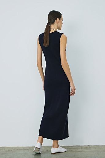 Длинное платье-лапша без рукавов