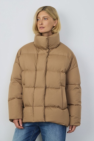 Пуховик с воротником-стойкой, карамельный