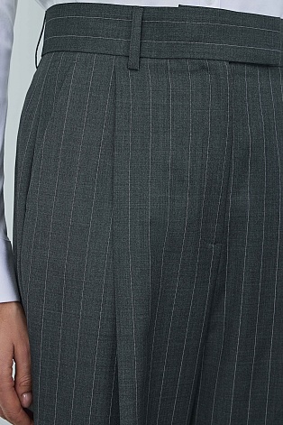 Прямые брюки в тонкую полоску, серые