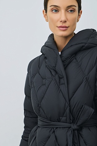 Удлиненный пуховик с ромбовидной стежкой, иссиня-черный