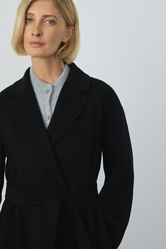 Пальто на поясе, черное
